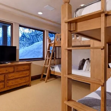 Nyaraló Luxury Chalet St-anton With Pool