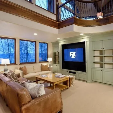 Luxury Chalet St-anton With Pool بيت للعطل